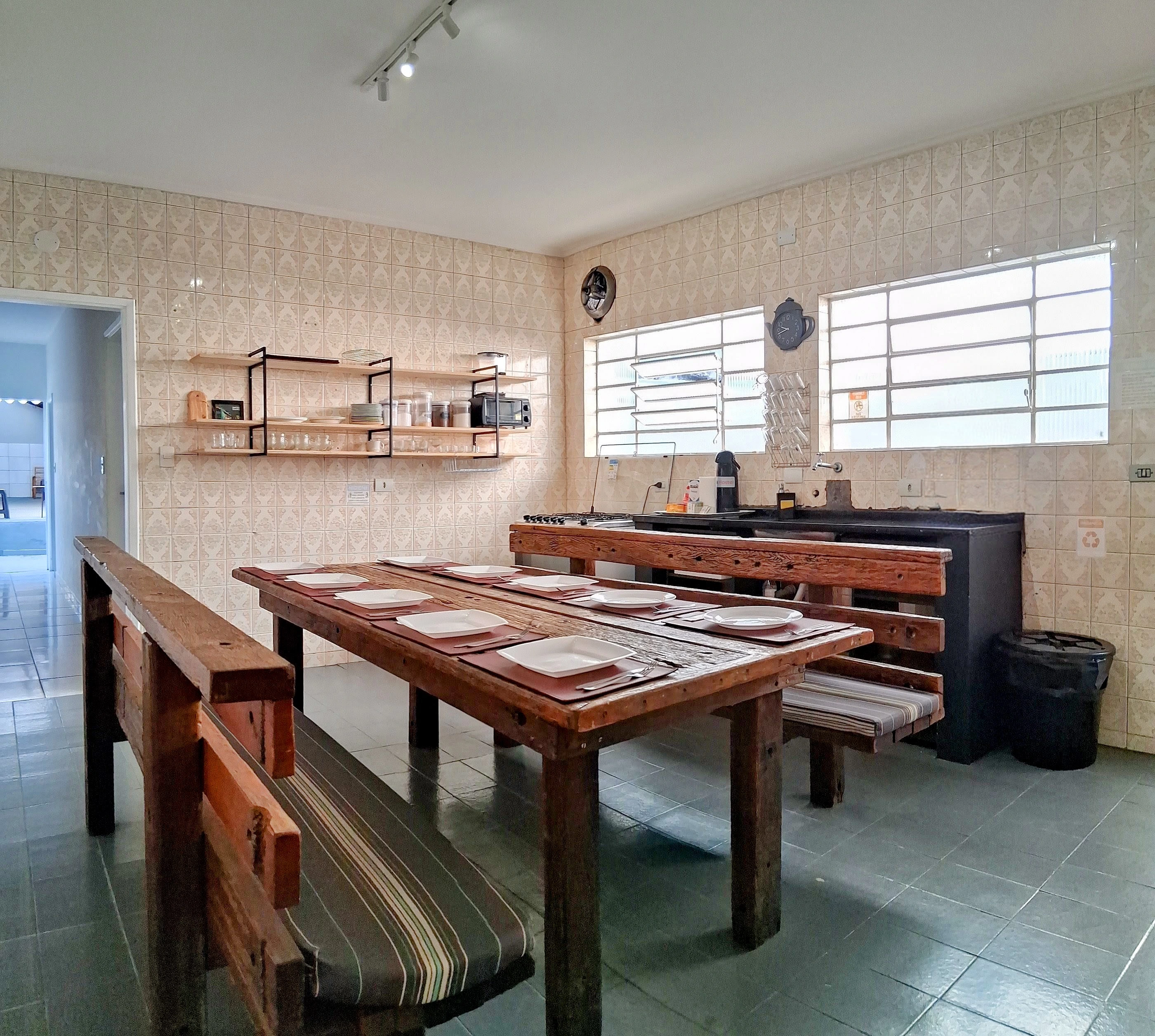 Mesa de Jantar para Grandes Equipes - Click Hostel 259